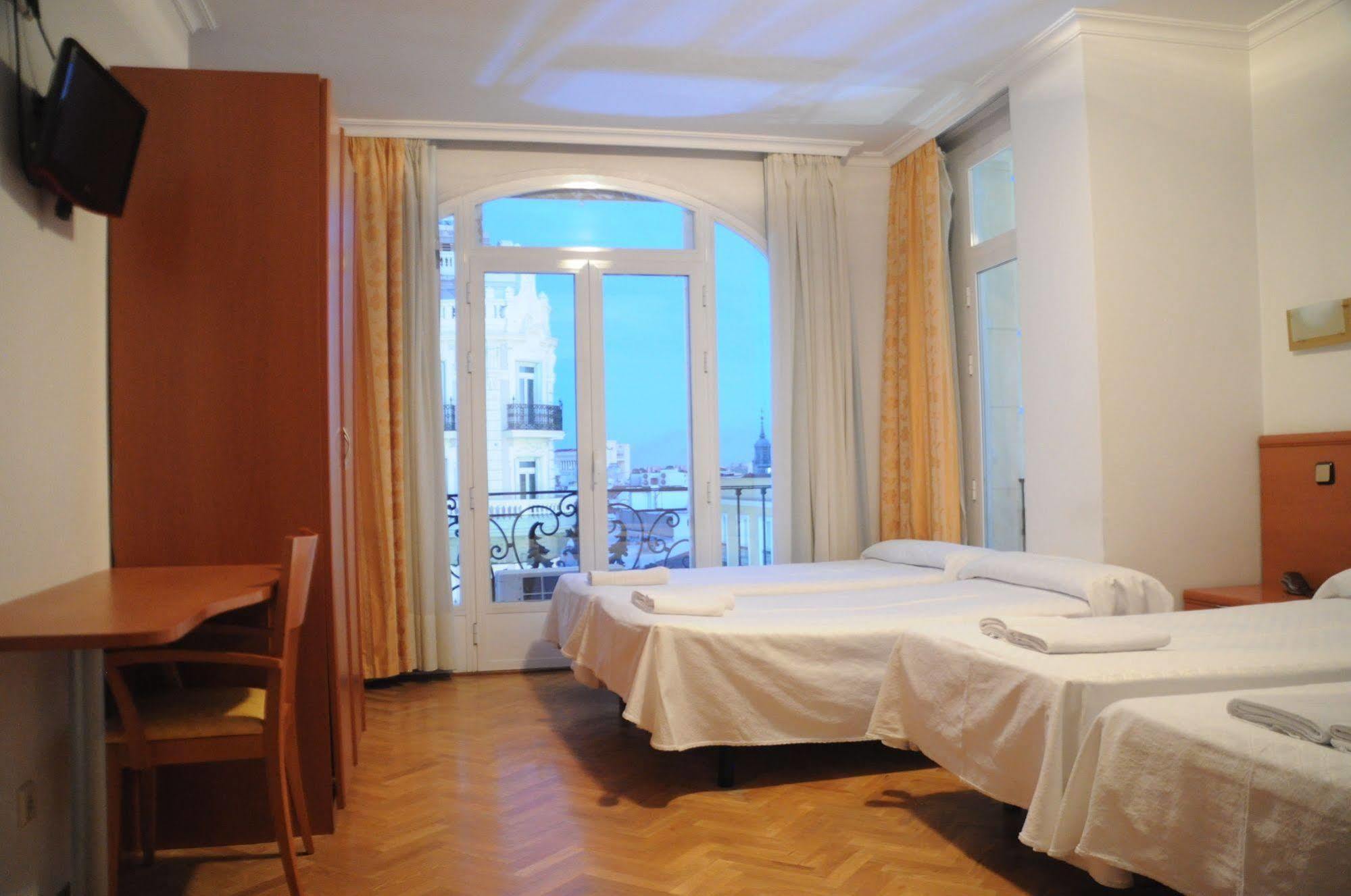 Hostal Jerez Madrid Luaran gambar
