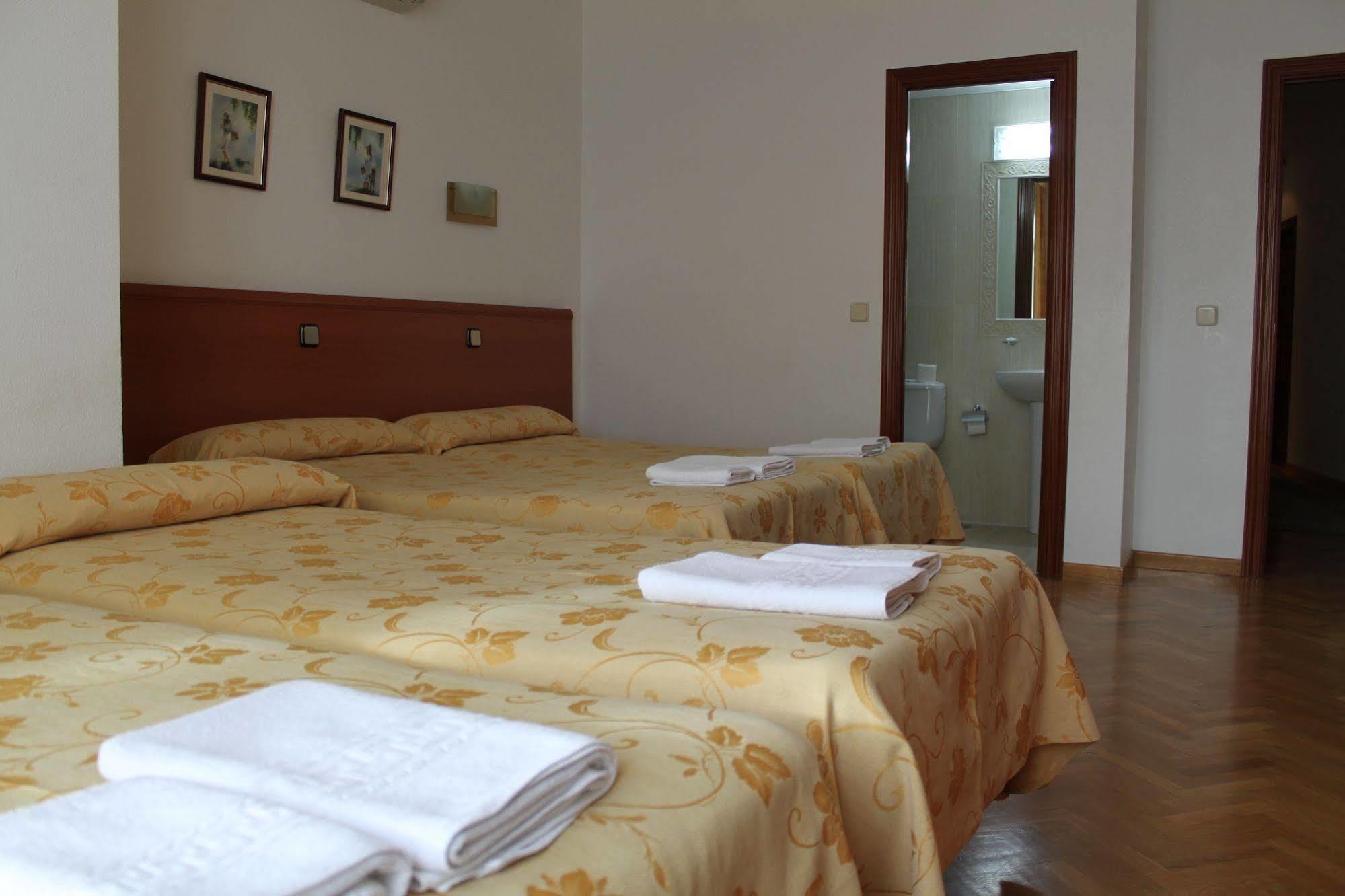 Hostal Jerez Madrid Luaran gambar