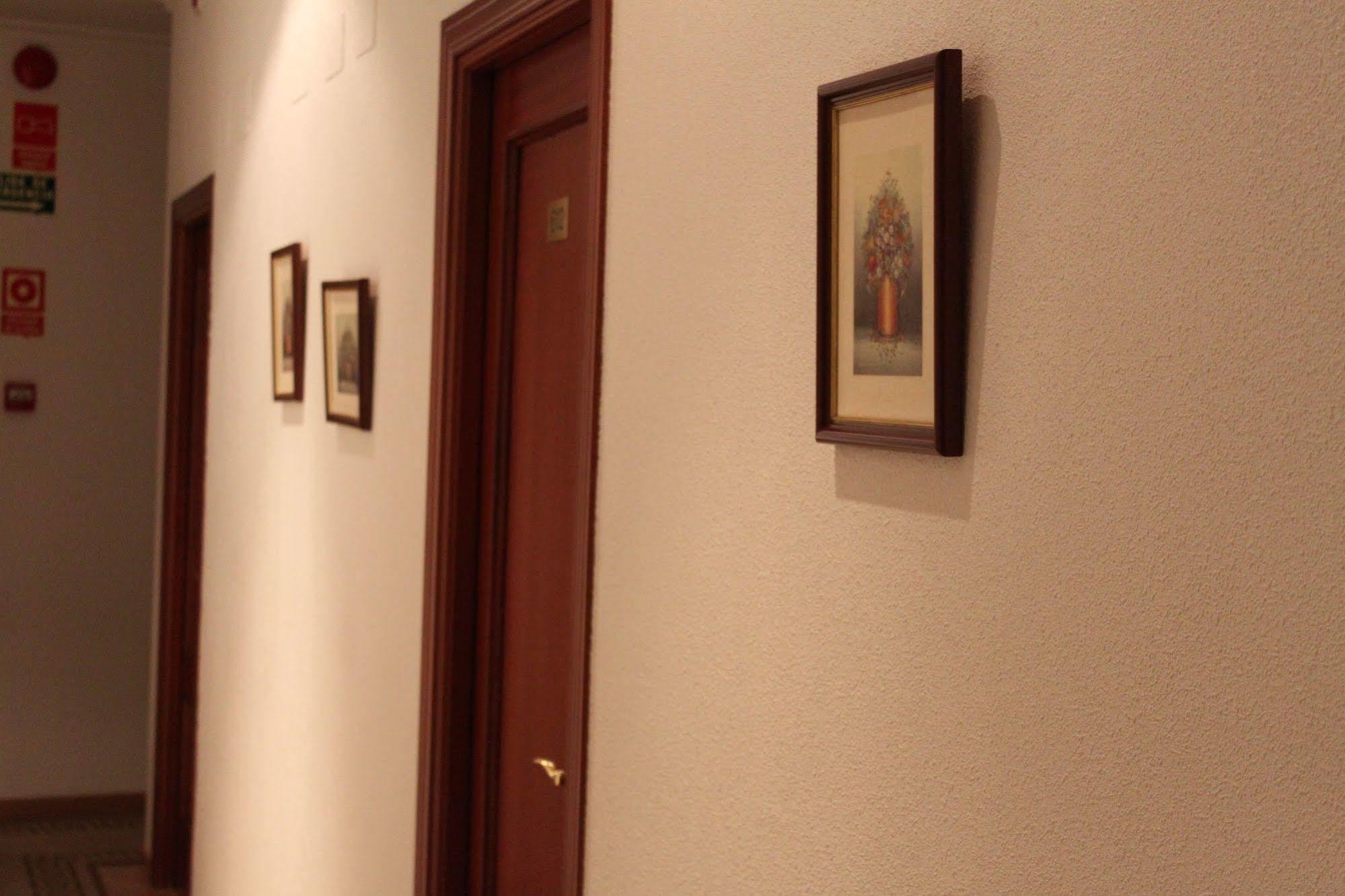 Hostal Jerez Madrid Luaran gambar